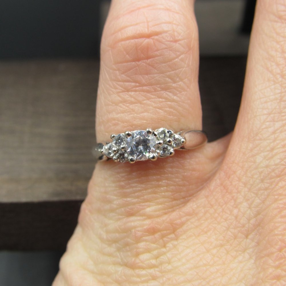 Size 6 10K Gold Cluster Style Cubic Zirconia Ring - Picture 4 of 8